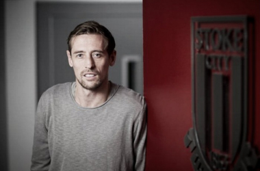 Peter Crouch será del Stoke City hasta 2018