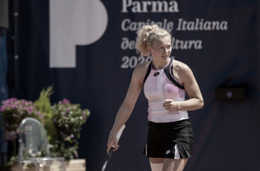 Serena Williams cai para Siniakova na segunda rodada em Parma