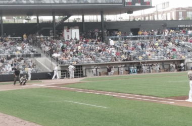 Kansas City T-Bones use big bats to defeat St. Paul Saints 10-2