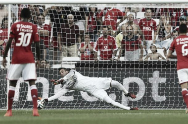El Benfica le da un parado a la maldición del debut