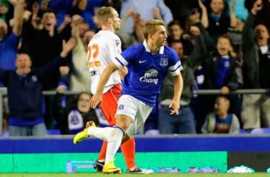 Capital One Cup: Bene Villa, Stoke e Newcastle, Everton che fatica