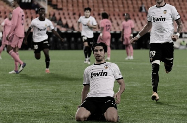 Carlos Soler marca triplete de pênalti e Valencia volta a vencer após 40 dias ao golear Real Madrid