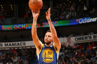 Stephen Curry vuelve a encabezar la venta de camisetas