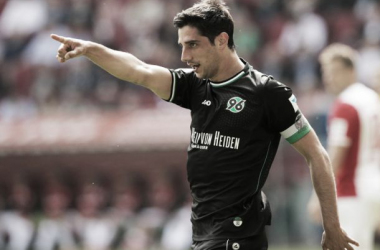 FC Augsburg 1-2 Hannover 96: Super Stindl strikes twice to secure first win of 2015