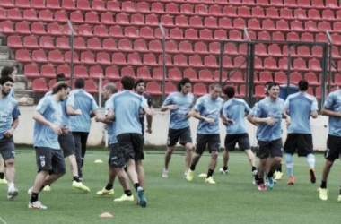 Em recuperação, Luis Suárez participa normalmente de treino do Uruguai