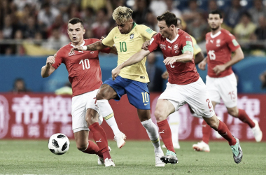 Xhaka y Lichtsteiner frenan a Brasil