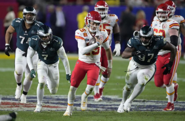 ¡Sigue la dinastía! Chiefs remontan a Eagles y ganan su tercer anillo de Super Bowl
