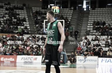 Suton catapulta al FIATC Joventut y hunde al Obradoiro