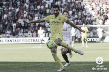 Lance del juego entre Raúl Albiol y Oliver Torres / Foto: LaLiga Santander