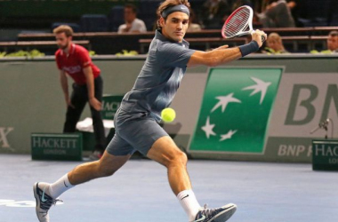 Federer gana en París y se clasifica para el Masters de Londres