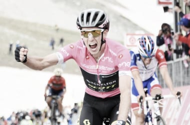 Giro d'Italia, Yates vince sul Gran Sasso davanti a Pinot e Chaves. Male Froome e Aru