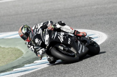 Tom Sykes pasa al mando en la jornada del jueves