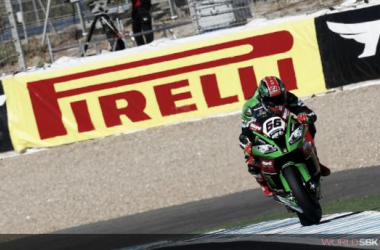 Fiesta en Kawasaki: Rea campeón, victoria para Sykes