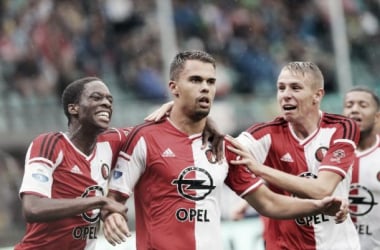 El Feyenoord gana en medio de un festival de tarjetas