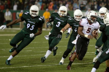 Temple Owls Shut Down Charlotte 49ers Under The Friday Night Lights