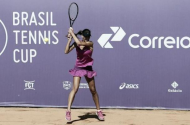 Brasileira Laura Pigossi é superada por russa Anastasia Pivovarova no segundo dia do Brasil Tennis Cup