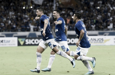 Com golaço de Thiago Neves em 'dia do fico' e show de Rafinha, Cruzeiro bate Uberlândia