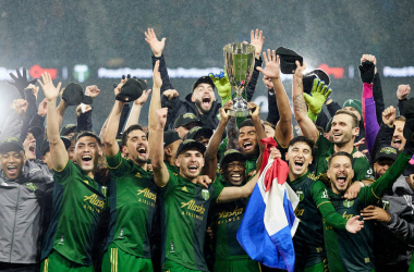 Portland Timbers lifting the Western Conference trophy | Photo: @TimbersFC on Twitter