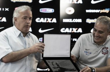 Presidente do Corinthians critica CBF por condução na contratação de Tite: &quot;Estou puto&quot;