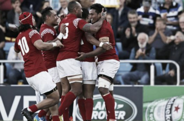 Tonga vence sin brillo