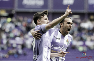 El Real Valladolid lucha, vence y aprieta el playoff