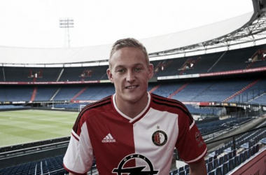 Jens Toornstra es presentado con el Feyenoord