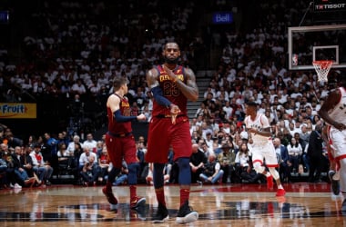 NBA Playoffs - Cleveland travolgente, James ara i Raptors nella ripresa