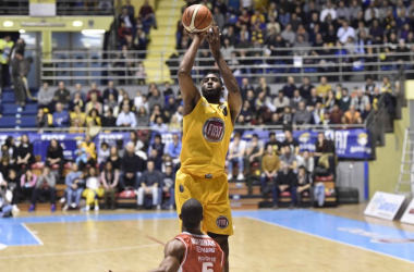LegaBasket - Tonfo Reggio, Torino vince e convince (85-73)