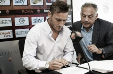 Totti será capitán de la Roma hasta los 40 años