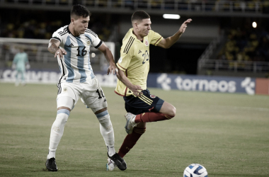 TRABADO. Argentina y Colombia disputaron un encuentro bastante friccionado. Foto: Web