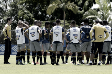 Entre desfalques e retornos, Cruzeiro se reapresenta e inicia preparativos para clássico