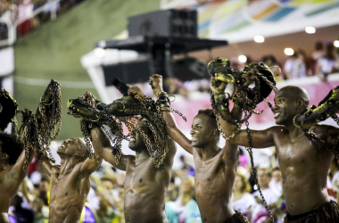 Dedo na ferida: a necessidade de desfiles críticos no Carnaval
