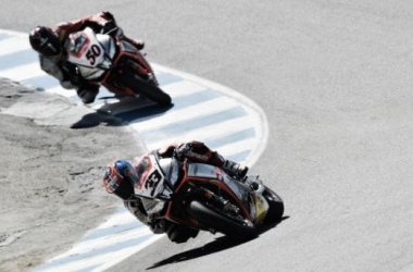 Un imperial Marco Melandri lidera el doblete de Aprilia en Laguna Seca