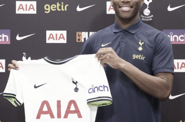 Destiny Udogie con la camiseta del Tottenham. FUENTE: Tottenham Hotspur
