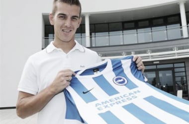 Hünemeier swaps Paderborn for Brighton