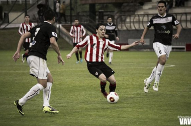 Bilbao Athletic - Real Sociedad B: derbi para cambiar la imagen