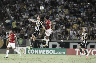 Com gol de pênalti, Unión Española vence o Botafogo e garante classificação para próxima fase