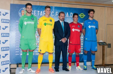 El Getafe presenta sus nuevas equipaciones y da la bienvenida a Tecnocasa