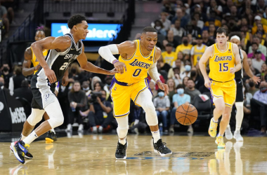 Canastas y Resumen de Los Angeles Lakers 105-94 San Antonio Spurs en la NBA 2022