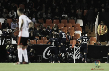 Valencia sofre empate do Málaga no fim e segue perto do Z-3 do Espanhol