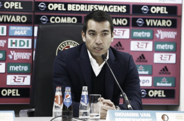 Van Bronckhorst: &quot;Somos los líderes y tenemos que ganarlo todo&quot;