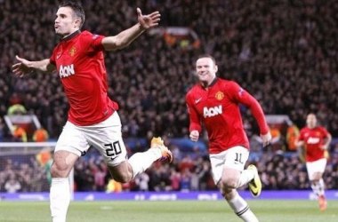 Manchester United 3-0 Olympiacos: Trio for van Persie sends United into quarters