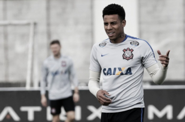 Sem espaço no Corinthians, atacante Gustavo é emprestado ao Fortaleza