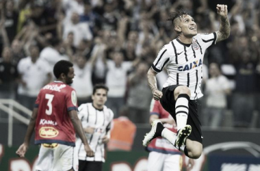 Corinthians vence Penapolense em jogo recheado de gols