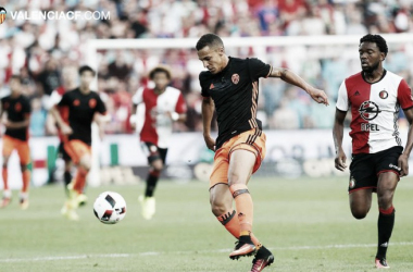 Valencia tem falhas defensivas e perde para Feyenoord em amistoso na Holanda