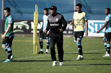 Roger comanda treino sem Miller Bolaños e define Grêmio com Maicon e Geromel