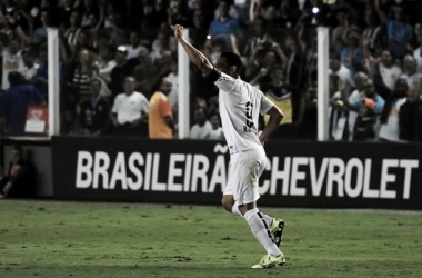 Santos bate Chapecoense com dois gols de Ricardo Oliveira e já sonha com G-4
