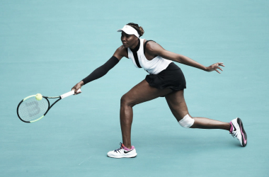 Venus Williams atropela Kasatkina e continua viva em Miami