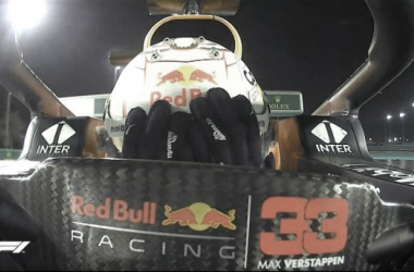 Max Verstappen celebrando el mundial tras pasar por meta. / Fuente: F1