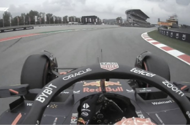 Max Verstappen cerrando la vuelta que le daba la pole en el GP de España.&nbsp; Fuente: F1